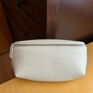 Monos Metro Sling in Ivory
